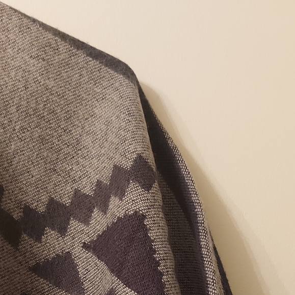 Hollister chunky blanket/scarf or wrap - Picture 9 of 9